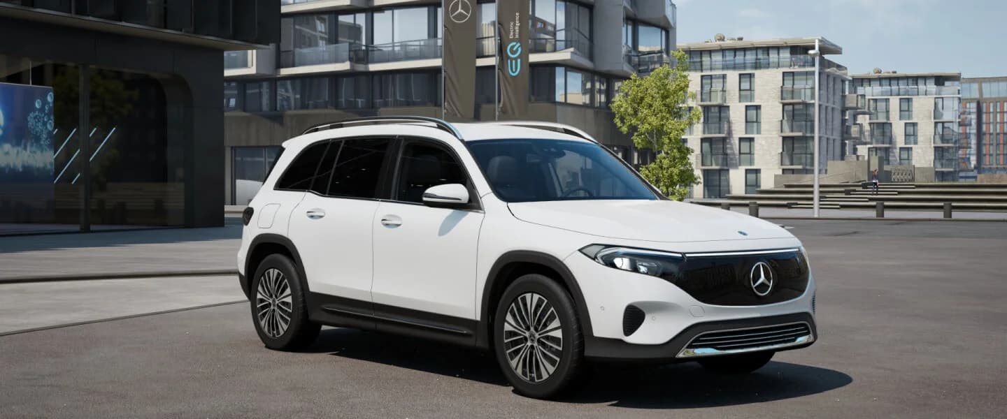 Mercedes EQB 300 4MATIC SUV view 3