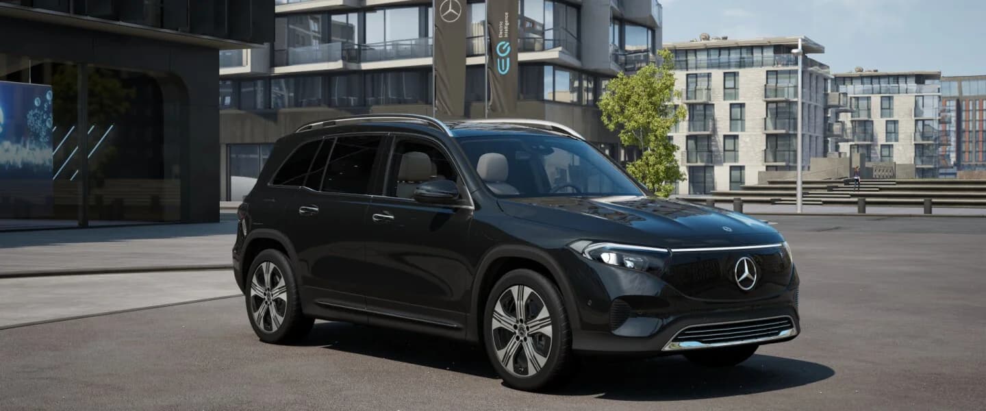 Mercedes EQB 350 4MATIC SUV view 4
