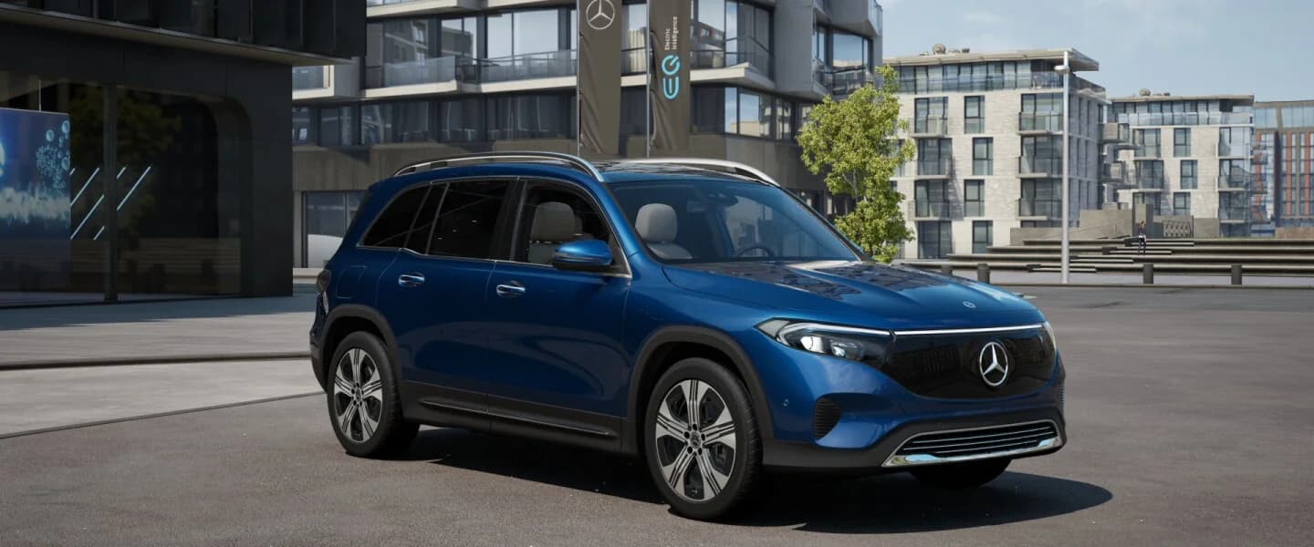 Mercedes EQB 350 4MATIC SUV view 3